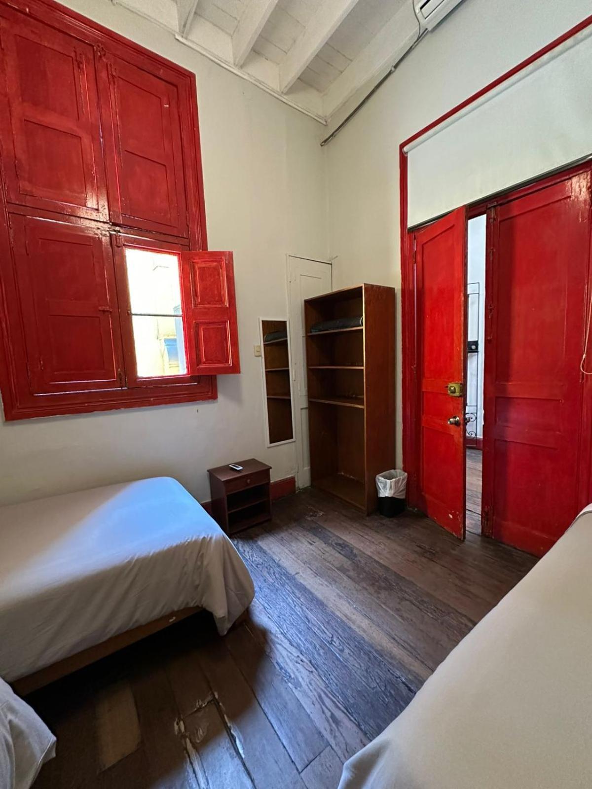 Flying Dog Hostel Ліма Екстер'єр фото
